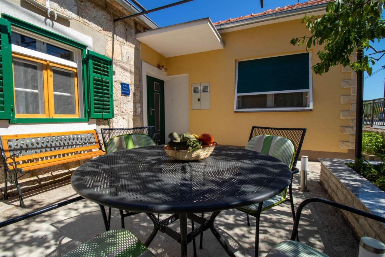 Apartman Ivan Drniš Exterior foto
